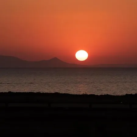 Volcanic Arc 3* Oia